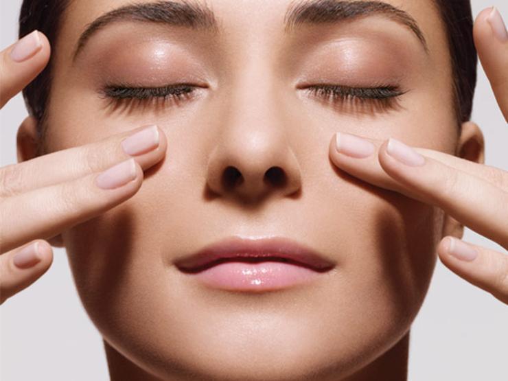 با ماساژ صورت به سبک ژاپنی ها از چین و چروک ها خلاص شوید با ماساژ صورت به سبک ژاپنی ها از چین و چروک ها خلاص شوید