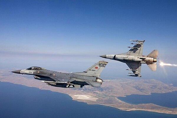 2 جنگنده ترکیه به بالگرد حامل وزیر دفاع یونان نزدیک شدند