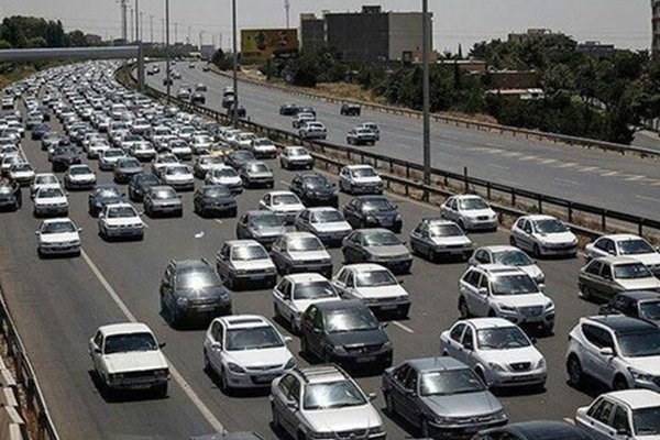ترافیک سنگین در جاده های منتهی به پایتخت ترافیک سنگین در جاده های منتهی به پایتخت