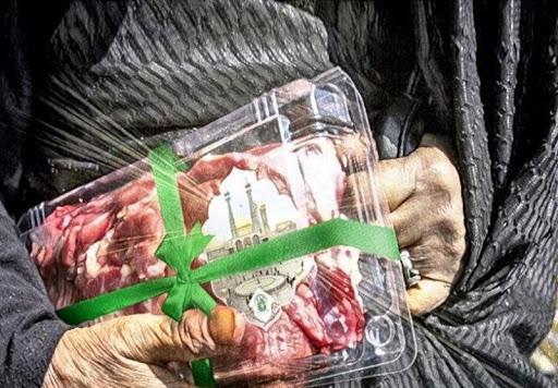 دانشجویان علوم پزشکی قم به توزیع گوشت قربانی در بین نیازمندان دانشجویان علوم پزشکی قم به توزیع گوشت قربانی در بین نیازمندان می پردازند