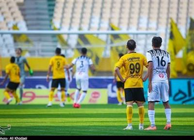 جام حذفی فوتبال، تساوی خوشه طلایی و سپاهان در نیمه اول