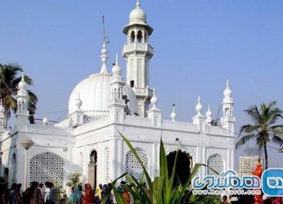 مسجد حاجی علی یکی از مساجد دیدنی هند به شمار می رود