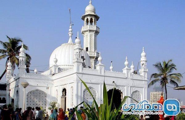 مسجد حاجی علی یکی از مساجد دیدنی هند به شمار می رود